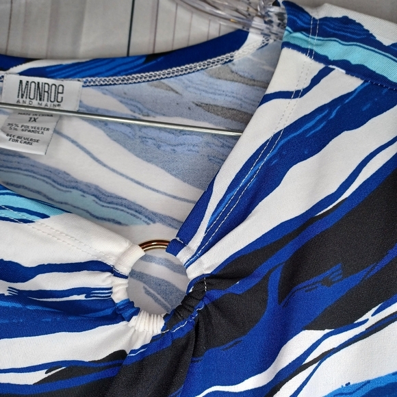 Monroe And Main Blue and White Asymmetrical Tunic Top - Picture 7 of 12